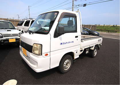 社長の愛車Kトラック。
高級車よりKトラックを愛する社長です。